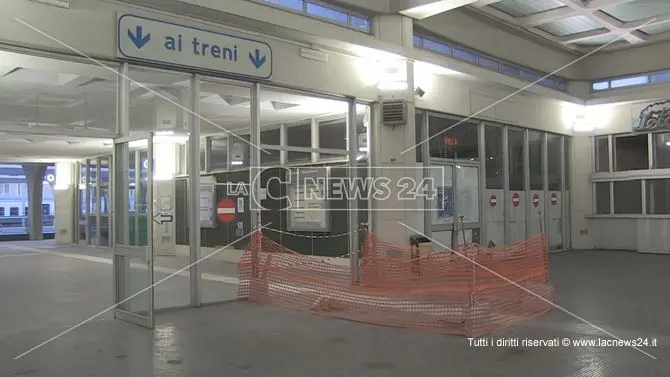 Cosenza, la lenta agonia della stazione: chiude anche il bar - VIDEO