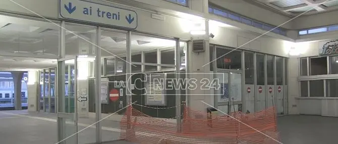 Cosenza, la lenta agonia della stazione: chiude anche il bar - VIDEO