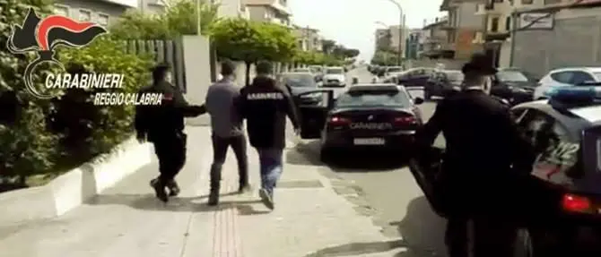 Tentano di estorcere 500 mila euro ad imprenditore, arrestati padre e figlio NOMI-FOTO-VIDEO