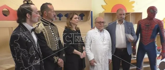 Crotone, clown in corsia per i piccoli pazienti - VIDEO