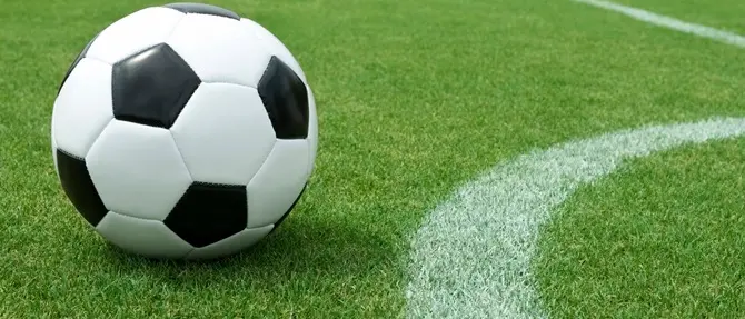 Si picchiano durante la partita dei figli, daspo