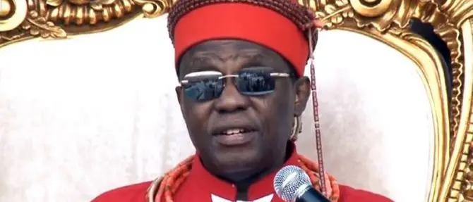 Prostitute nigeriane “liberate” dal sovrano che ha sciolto le maledizioni