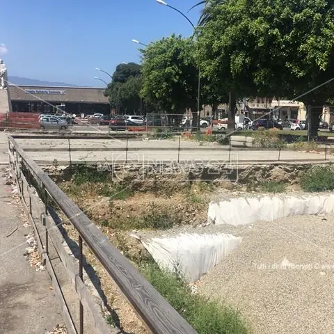 Reggio Calabria, degrado e incuria a Piazza Garibaldi - VIDEO