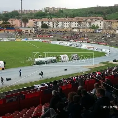 Malore per l'arbitro di Cosenza-Rende, derby rinviato di un'ora