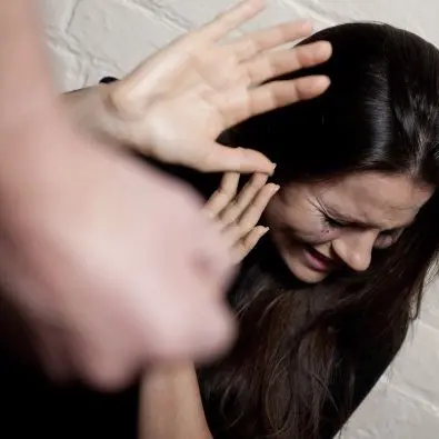 Terrorizza la moglie: «Hai finito di campare». Un arresto a Rende