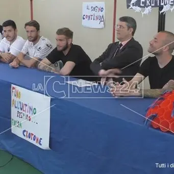 A scuola da campioni: il Crotone incontra gli studenti di Papanice