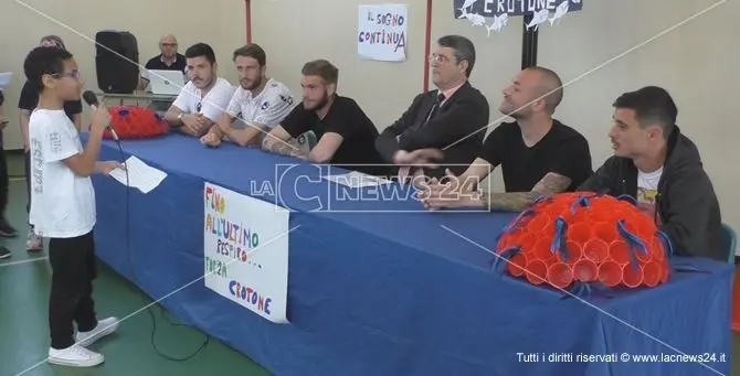 A scuola da campioni: il Crotone incontra gli studenti di Papanice