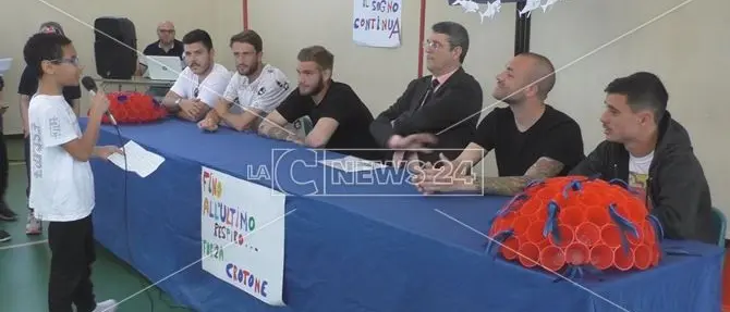 A scuola da campioni: il Crotone incontra gli studenti di Papanice