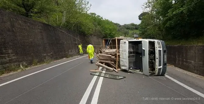 Incidente sulla statale 107, nessun ferito grave