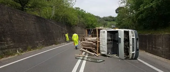 Incidente sulla statale 107, nessun ferito grave