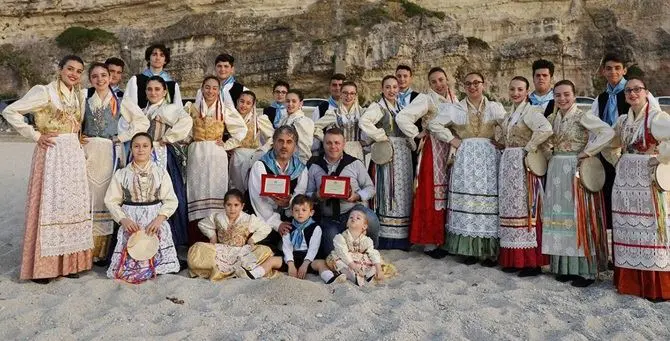 Il gruppo folk “Città di Tropea” trionfa con un video di Saverio Caracciolo