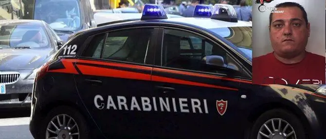 Squillace, alla vista dei carabinieri lancia la droga dal finestrino: arrestato