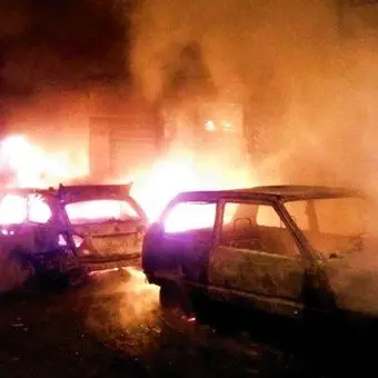 Notte di fuoco a Isca sullo Ionio, due auto in fiamme
