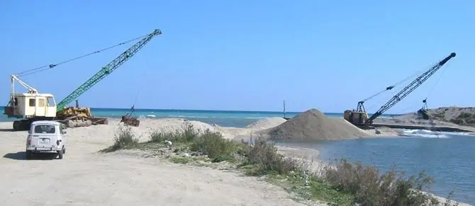 Laghi di Sibari, ancora insabbiato il Canale degli Stombi - VIDEO