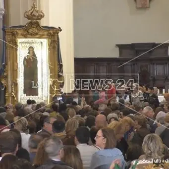 La “calata” della Madonna di Capocolonna, fede e commozione a Crotone - VIDEO