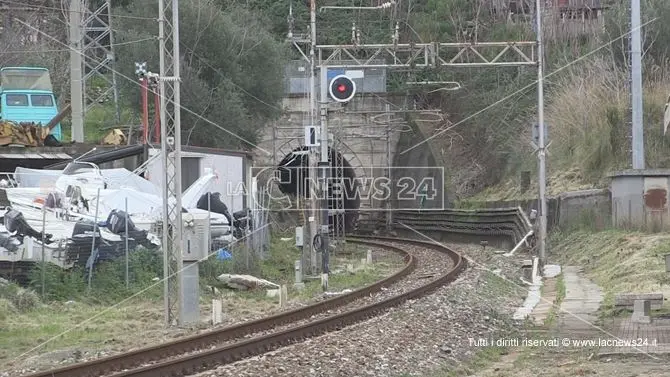 Viabilità, binario morto tra Cosenza e Paola - VIDEO