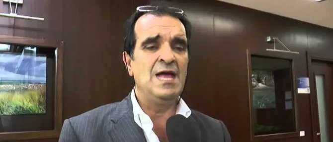 Bruno replica: «Prendo solo 9.348 euro l’anno». Ma non spiega il dono dell’ubiquità