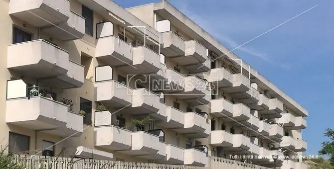 Dramma a Catanzaro, cade dal balcone: muore dodicenne