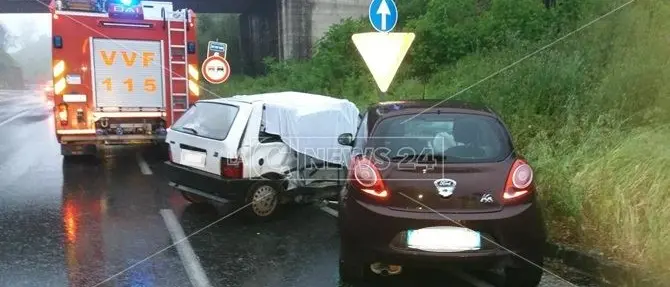 Grave incidente stradale allo svincolo di Pianette di Rovito, un morto - VIDEO