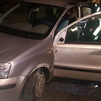 Esce fuori strada e si ribalta con la macchina, un ferito a Satriano