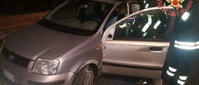 Esce fuori strada e si ribalta con la macchina, un ferito a Satriano