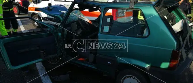 Simeri, ennesimo incidente sulla statale 106: un morto