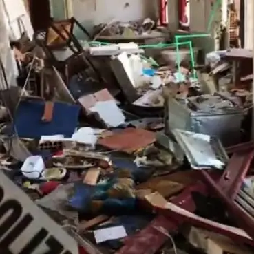 Esplosione a Crotone, mistero sulle cause: ritrovata integra la bombola del gas - VIDEO