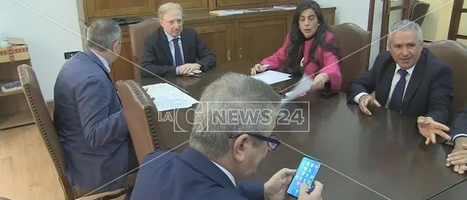 Esplosione condotta dell'Abatemarco, vertice in Prefettura - VIDEO