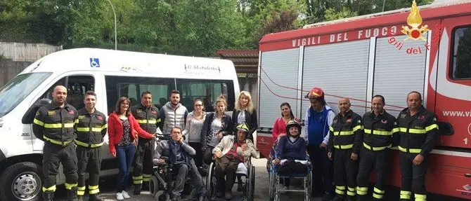 Il gruppo Uildm in visita al distaccamento dei vigili di Chiaravalle