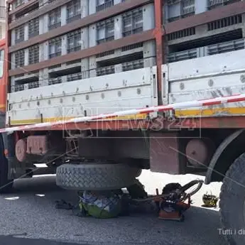 Campora, in gravi condizioni ciclista travolto da un camion