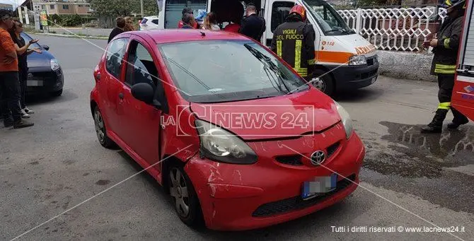 Catanzaro, incidente a Giovino: una donna ferita