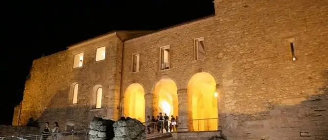 Arte, musica e stelle: al Castello di Cosenza il Festival delle candele
