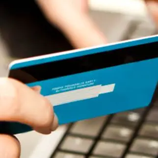 Vende telefoni on line ma non paga l’iva, evasi 500mila euro