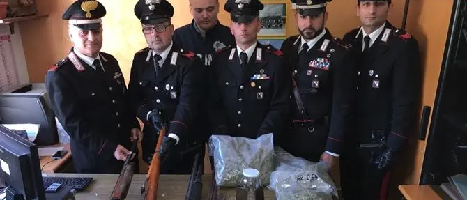 Armi e droga in casa, arrestato pregiudicato di Roggiano Gravina