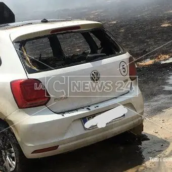 Montepaone, in fiamme l'auto di un istituto di vigilanza