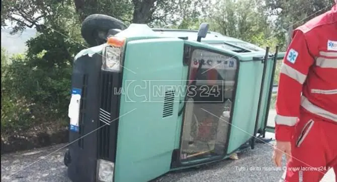 Incidente stradale ad Andali, tre feriti