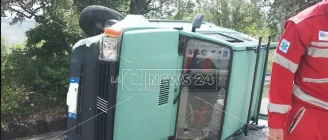 Incidente stradale ad Andali, tre feriti