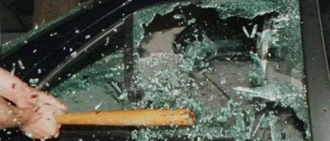 Clima rovente a Casali del Manco, danneggiata l'auto di Saverio Barca