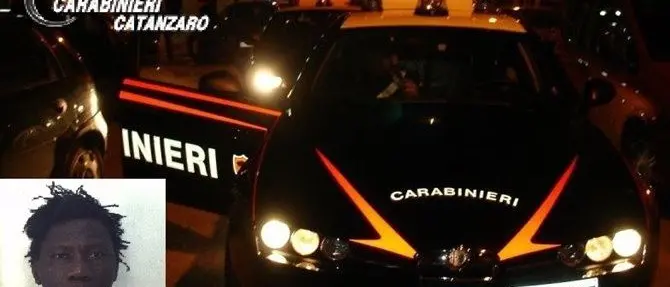 Catanzaro, bussa alla porta di due turiste e ruba uno smartphone