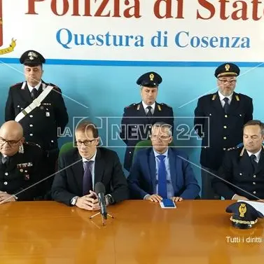 Chiedono soldi ma la ditta denuncia, arrestati due pregiudicati - VIDEO