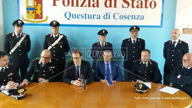 Chiedono soldi ma la ditta denuncia, arrestati due pregiudicati - VIDEO