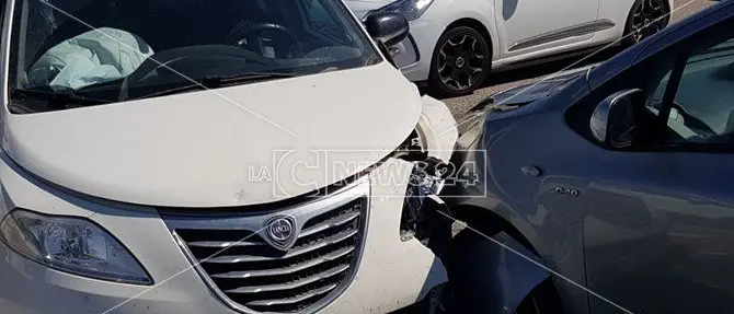 Catanzaro, maxi-scontro sulla statale 106: due donne e una bambina ferite