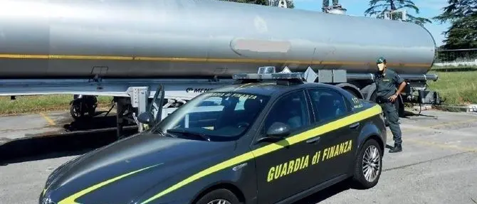 Vibo, contrabbando di gasolio: due persone denunciate