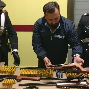 Fabbrica armi clandestine, arrestato dai carabinieri