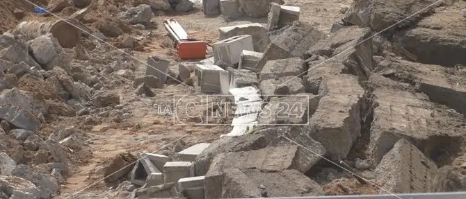 Operai morti a Crotone, il crollo del muro si poteva evitare - VIDEO