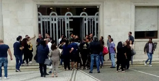 Reclamano i biglietti gratis della giostra, singolare protesta a Crotone