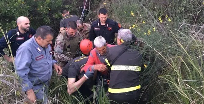 I Cacciatori di Calabria salvano un anziano dopo una notte tra i rovi