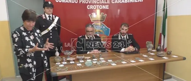 Reperti trovati in una stalla: «Tesoro restituito ai cittadini»