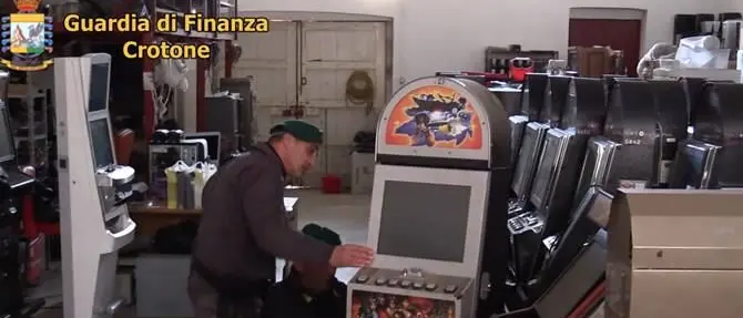 Scommesse, sigilli a società bookmaker maltese e 7 attività crotonesi - VIDEO