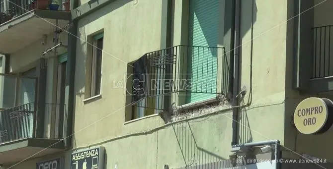 Balcone crollato a Catanzaro, la Procura sequestra l'appartamento - VIDEO